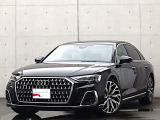 ●一目でAudiとわかる特徴的なシングルフレームグリル・LEDランプ。精悍なフロントマスクからAudiのスマートで上品なブランドを連想させてくれます。女性にも大変ご好評頂いております。