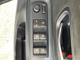 【パワーウインドウ】運転席のスイッチで、各席の窓ガラスの開閉ができます!あると便利ですよね!