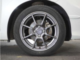アルミホイール装着車です!これで足元まわりもおしゃれにきまります!