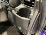 【ドリンクホルダー】ハンドルの右側にはドリンクホルダーが付いています。ちょうど手の届く所にありますので、とっても便利です♪