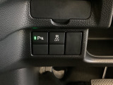 ハンドルの左下にHondaセンシング用の、VSA(ABS+TCS+横滑り抑制)解除スイッチなどがついています。