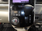 インパネシフトなので、操作がしやすく足元もすっきり!