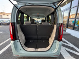 ラゲッジスペースもゆったりしています!!