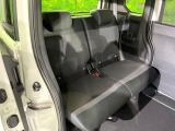 後部座席も気になるようなキズ・汚れやへたり等、大きなダメージはなく、良好な状態です。