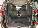 3列目シートを跳ね上げればラゲッジスペースを更に広く使えます。