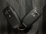 スマートキー機能を有しています!ドアロックの開閉やエンジン始動時にキーをポケットやカバンなどに携帯していればキーを挿さなくてもそのまま手ぶらで可能です!!
