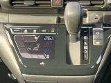 オートエアコンで温度調整も楽チン!四季を問わず快適に運転することが出来ます。
