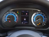 【メーターパネル】素早く車の情報が読み取れる、視認性に優れたシンプルなデザインのメーターパネルです。