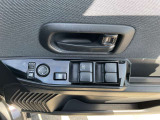 全席パワーウィンドウとなっています。運転席はオートになっているのでワンタッチ開閉することが出来ます。