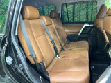 後部座席も気になるようなキズ・汚れやへたり等、大きなダメージはなく、良好な状態です。