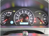 とっても見やすいメーターです。夜間時はラグジュアリーな気分にさせてくれる照明が魅力ですので、夜のドライブも楽しみになりますよ♪