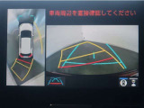 パノラミックビューモニター付きです。車両を上から見た様な映像を画面に表示。運転席からの目視だけでは見にくい、車両周辺の状況をリアルタイムでしっかり確認出来ます。