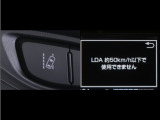レーンディパーチャーアラートとは車線、又は走路からの逸脱の可能性をブザーにて警告します。