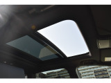 標準でサンルーフが装備されております!