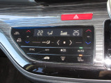 操作部に静電式タッチパネルを採用したフルオート・エアコンディショナー。Honda インターナビ同様、スマートフォン感覚の直感操作を実現しています。