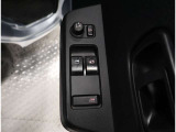 運転席及び助手席用パワーウィンドウスイッチ装備。