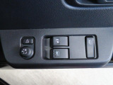 電動格納ミラーあり。駐車の時に便利です。パワーウインドウも付いてます。