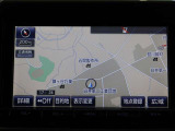 純正ナビを装備。タッチパネル式で使いやすく、お出かけもラクラクです。