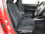 包み込むようなホールド感のあるシートでお車の操作性だけでなく、運転中の疲れも軽減!長時間の運転やお体をしっかりサポートします!