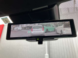インテリジェントルームミラー、車両後方のカメラ映像をミラー面に映し出すので車内の状況や天候などに影響されにくく、よりクリアな後方視界が得られます