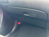 奥行きのあるグローブボックスなので車検証や小物、常備品を収納してみてください!すっきり収納できて便利です!
