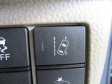 車線逸脱防止機能付き♪ふらつき防止も兼ねており安全装備でもありますね♪白線をまたいで走行しますと警報音でお知らせしてくれますので、長距離ドライブ時など安心です。