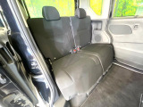 後部座席も気になるようなキズ・汚れやへたり等、大きなダメージはなく、良好な状態です。