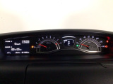 メーターの横に液晶カラーディスプレーを装備。航続可能距離等の情報やHonda SENSINGの注意・警告を表示します!