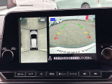 アラウンドビューモニター、駐車中の車を空から見下ろしているかのような映像で表示し、駐車をアシストします