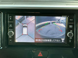 アラウンドビューモニター搭載。上から見下ろしたように液晶に映るのでスムーズな駐車をサポートします。