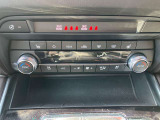 車内快適オートエアコン。ダイヤル式で操作性も良好です