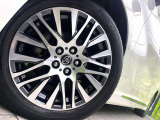 【純正18インチアルミホイール】外観にマッチした純正アルミホイールを装着しております。各種社外アルミホイールや、スタッドレスタイヤも取扱いしております。是非ご相談ください♪