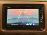 バックでの車庫入れも安心です! リアカメラが付いているバックモニター付のナビを装備しております。操作線もついており距離感も画面から確認できます。