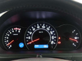 とっても見やすいメーターです。夜間時はラグジュアリーな気分にさせてくれる照明が魅力ですので、夜のドライブも楽しみになりますよ♪