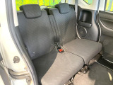 後部座席も気になるようなキズ・汚れやへたり等、大きなダメージはなく、良好な状態です。