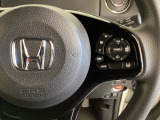 ハンドルにHondaセンシング系のクルーズコントロールやレーンキープアシストなどのスイッチと、オーディオの操作スイッチが装備されています。ハンドルから手を離さず安全に操作できます。