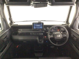 【前方視界】開放的な前方視界!運転がしやすく疲れにくいです♪窓が大きく、見通しがとっても良いおクルマですよ♪