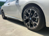 BMW純正アルミホイールです。納車時にはアルミホイールコーティングも承っております!是非ご検討下さいませ。