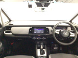【前方視界】開放的な前方視界!運転がしやすく疲れにくいです♪窓が大きく、見通しがとっても良いおクルマですよ♪