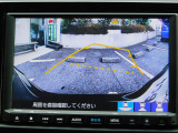後退や車庫入れ時に安心のバックカメラ付き!夜間や雨天などの視界の悪いシーンでも視えて安心ですね♪