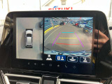 ★全方位モニター★クルマを真上から見下ろしているかのような映像によって車庫入れや縦列駐車などの駐車時に自車と駐車位置の関係をひと目で確認できスムースな駐車をサポートします!