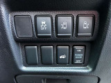 運転支援システムも多数装備されております。追突被害を軽減するエマージェンシーブレーキも付いております。