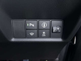 パーキングセンサーシステムと横滑り防止機能とフロントワイパー凍結防止機能とヘッドライトの調整スイッチになります!