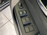 【電動格納ミラー】サイドミラーは電動格納式となっており、狭い駐車場でもキズがつくリスクを抑えられます。