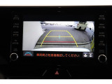 後方の死角を軽減し、狭い場所での切替しや駐車もしやすくなるバックモニターを装備しています。