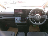 操作しやすい運転席廻り!操作パネルも使いやすい!!ドライブが楽しくなります!