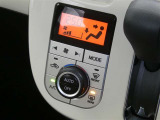 【オートエアコン】車内温度を感知して自動で温度調整をしてくれるのでいつでも快適な車内空間を創り上げます!どの席に座っても快適なドライブが楽しめます♪
