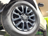 【純正アルミホイール】外観にマッチした純正アルミホイールを装着しております。各種社外アルミホイールや、スタッドレスタイヤも取扱いしております。是非ご相談ください♪