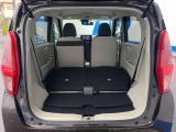 普段のお買い物や通勤、送迎等に十分な荷室スペースを確保しております。セカンドシートを倒すと、大きな荷物の積載も可能です♪