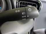 オートライト機能装備です!車外の明るさに応じて、自動的にライトの点灯・消灯をしてくれます♪